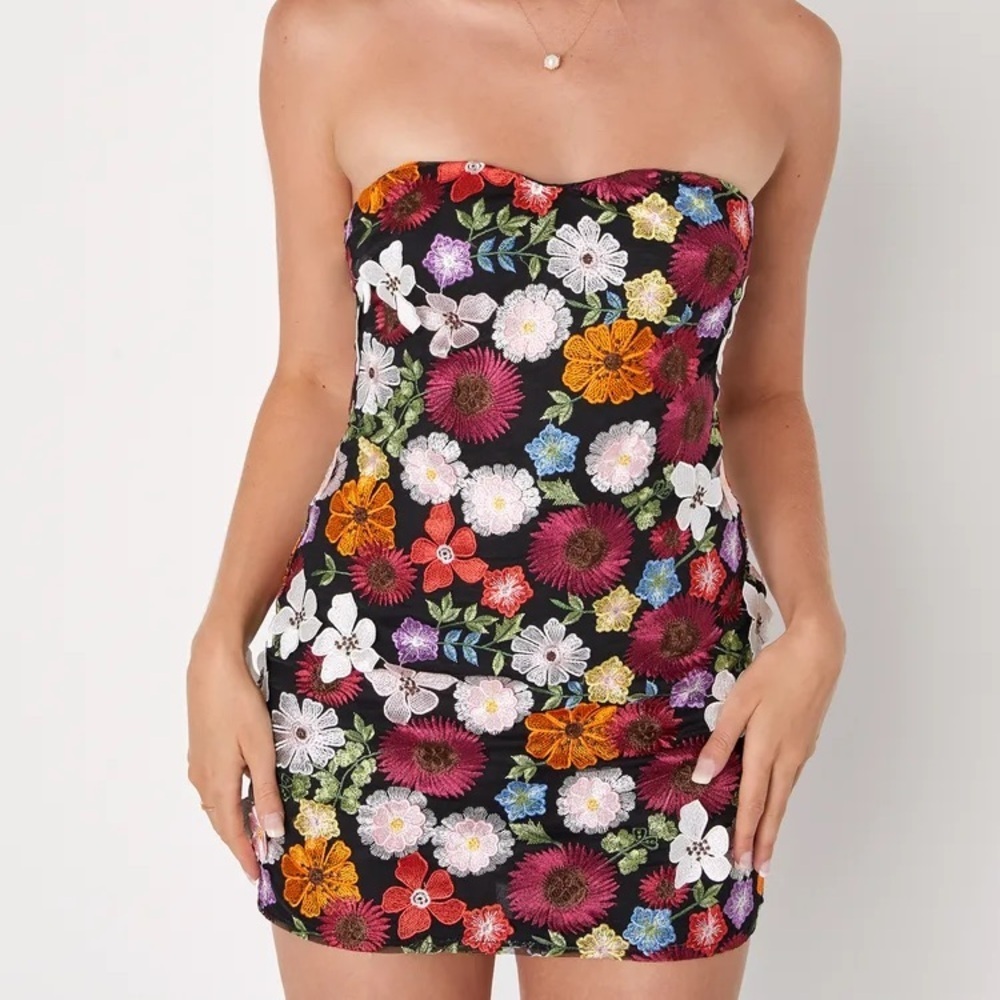 Thriving Beauty Black 3D Floral Embroidered Strapless Mini Dress